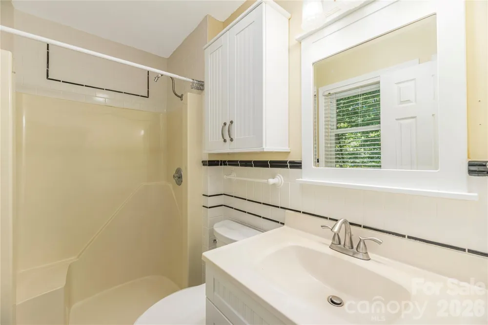 446 Deerhaven Lane Hendersonville, NC 28791