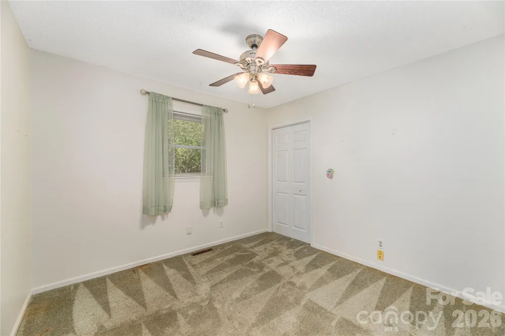 446 Deerhaven Lane Hendersonville, NC 28791