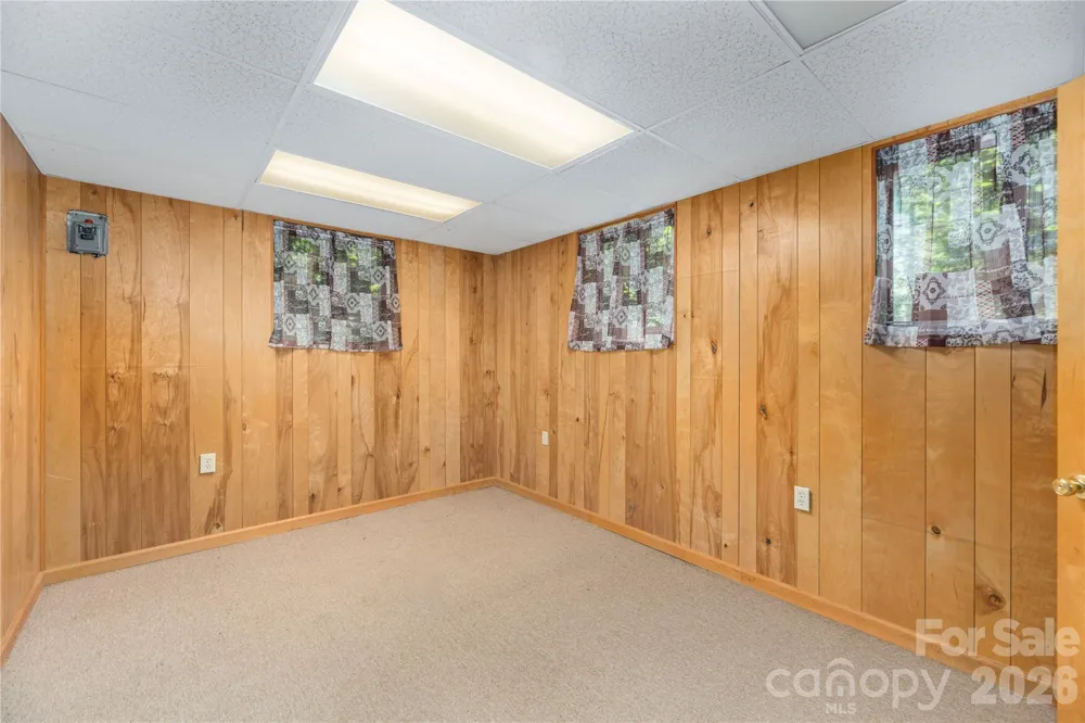 446 Deerhaven Lane Hendersonville, NC 28791