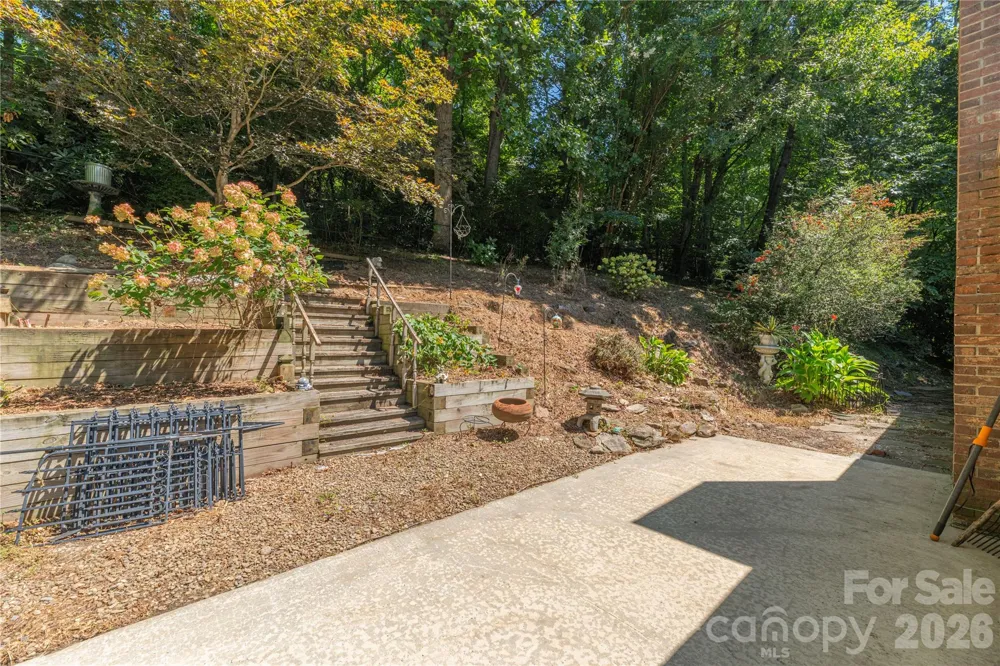 446 Deerhaven Lane Hendersonville, NC 28791