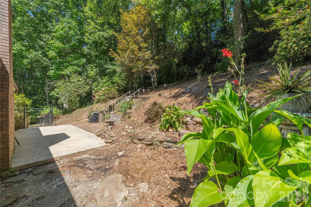 446 Deerhaven Lane Hendersonville, NC 28791