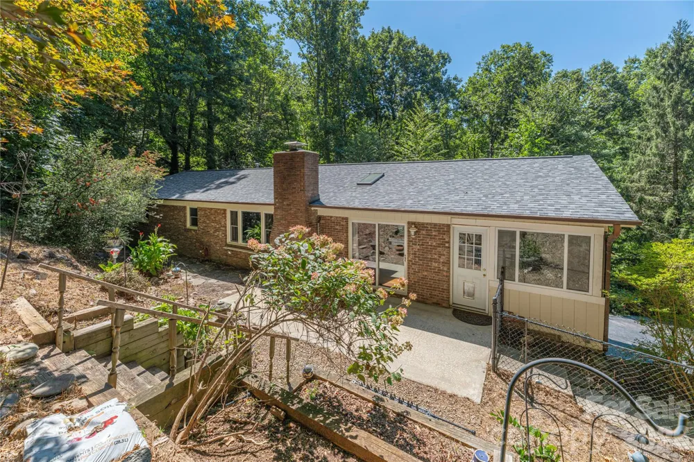 446 Deerhaven Lane Hendersonville, NC 28791