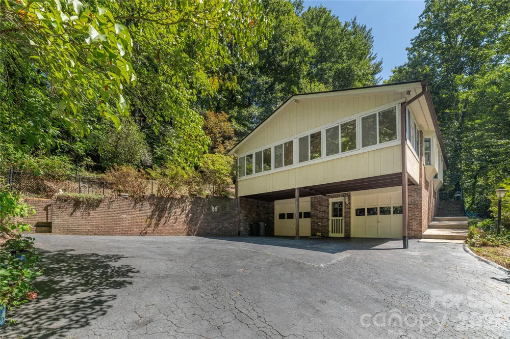 446 Deerhaven Lane Hendersonville, NC 28791