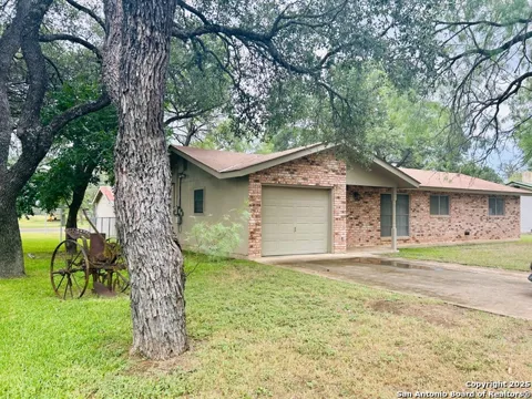 204 SKYLARK DR