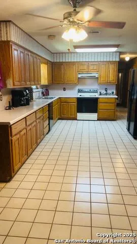 204 SKYLARK DR Fredericksburg, TX 78624