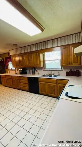 204 SKYLARK DR Fredericksburg, TX 78624