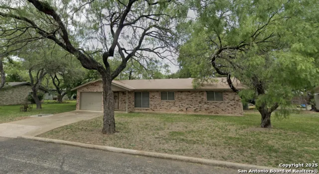 204 SKYLARK DR Fredericksburg, TX 78624