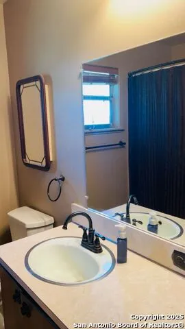 204 SKYLARK DR Fredericksburg, TX 78624