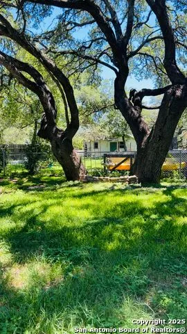 204 SKYLARK DR Fredericksburg, TX 78624