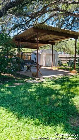 204 SKYLARK DR Fredericksburg, TX 78624