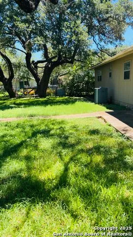 204 SKYLARK DR Fredericksburg, TX 78624