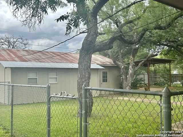 204 SKYLARK DR Fredericksburg, TX 78624