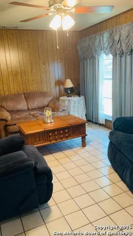 204 SKYLARK DR Fredericksburg, TX 78624