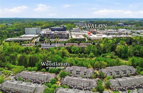 2111 Woodland Lane