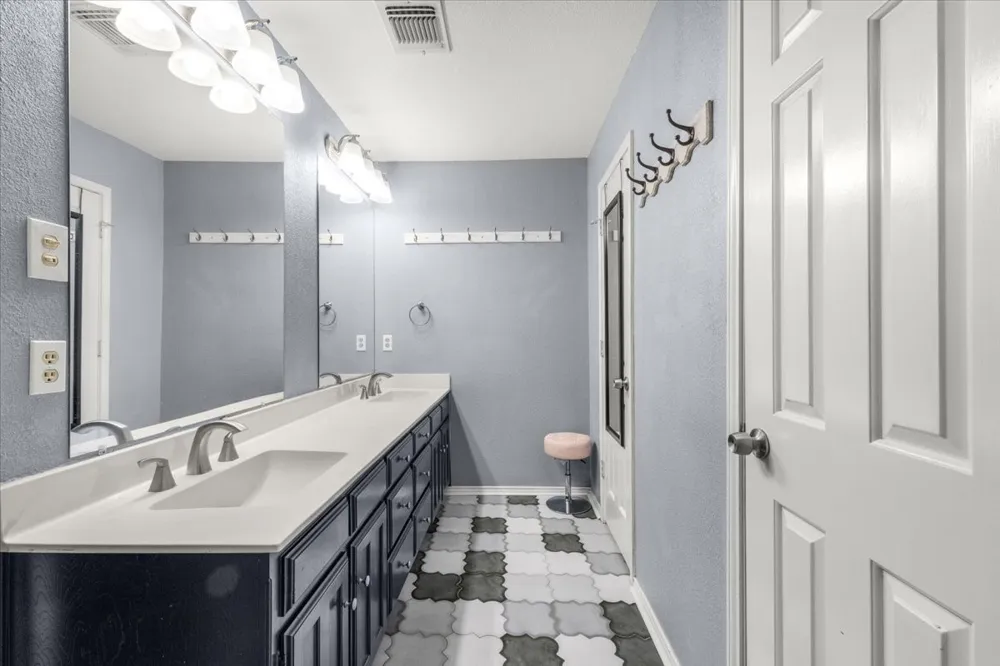 3032 Oak Valley Drive Bedford, TX 76021