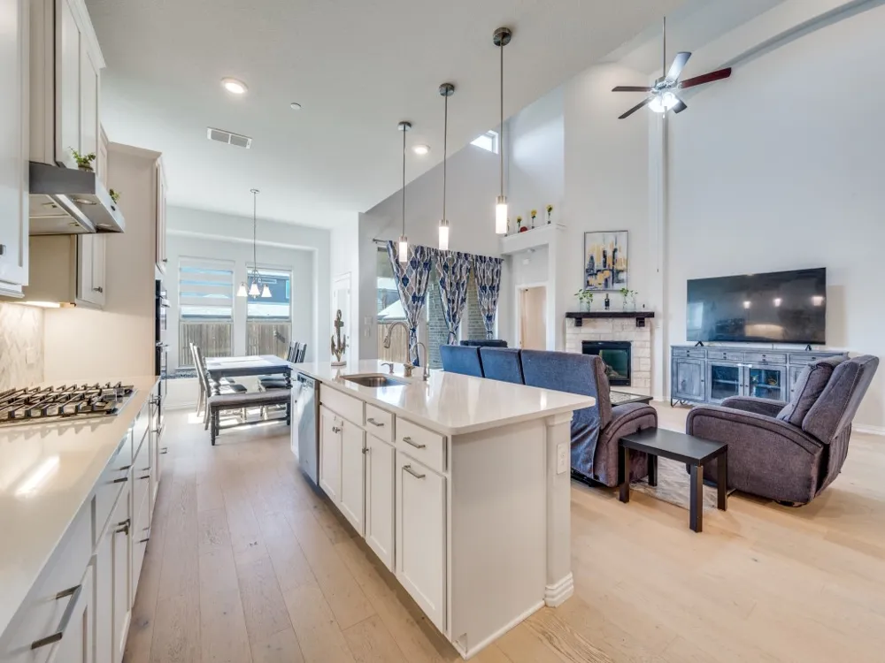 2094 Creekbluff Circle Lewisville, TX 75010