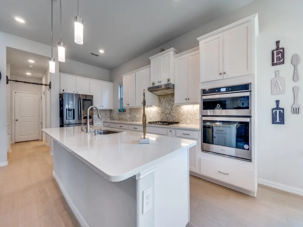 2094 Creekbluff Circle Lewisville, TX 75010