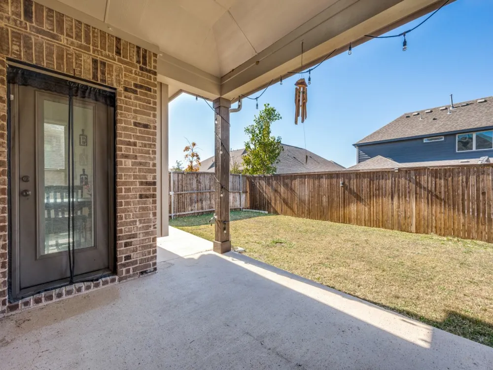 2094 Creekbluff Circle Lewisville, TX 75010