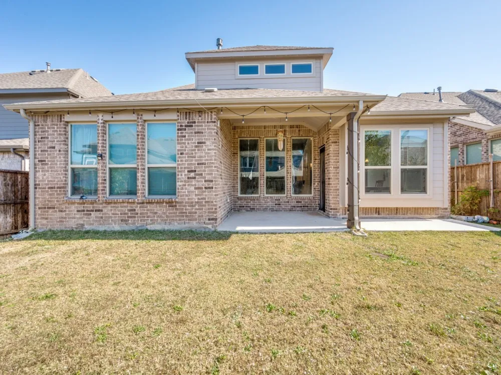 2094 Creekbluff Circle Lewisville, TX 75010