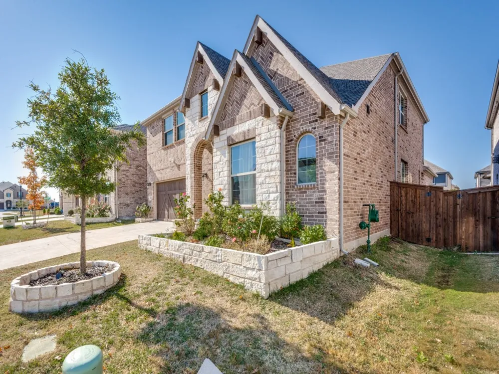 2094 Creekbluff Circle Lewisville, TX 75010