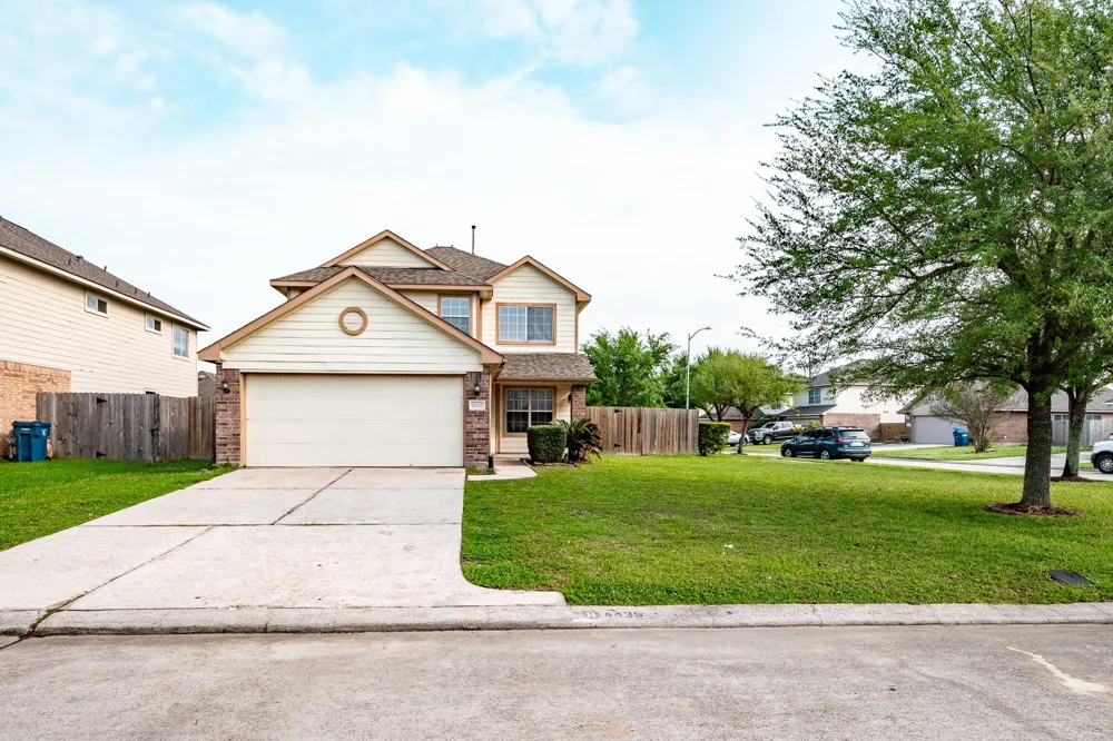 4435 Crossvine Avenue Baytown, TX 77521