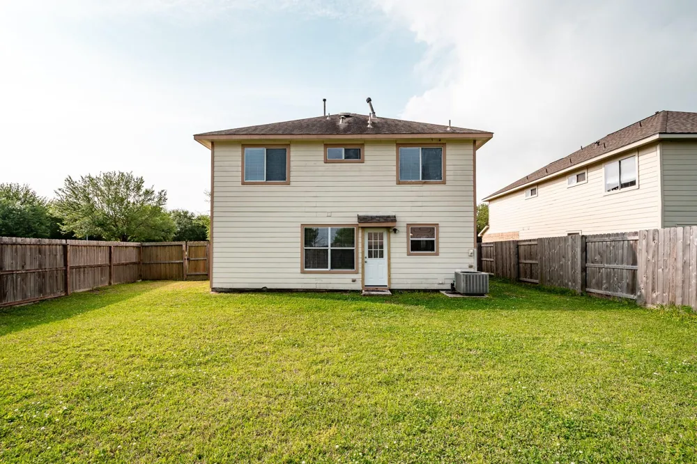 4435 Crossvine Avenue Baytown, TX 77521
