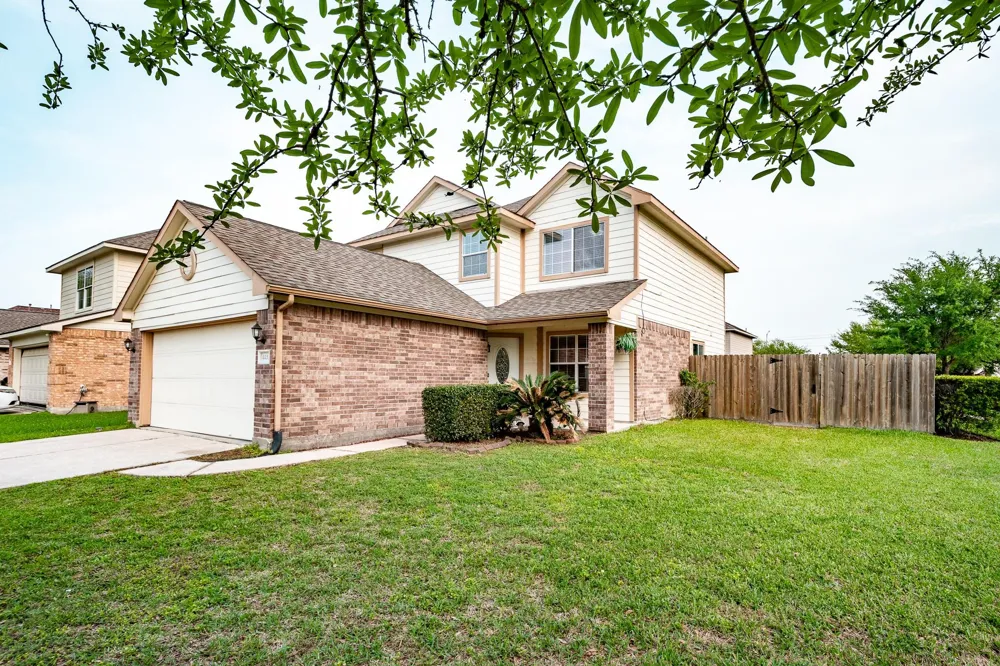 4435 Crossvine Avenue Baytown, TX 77521