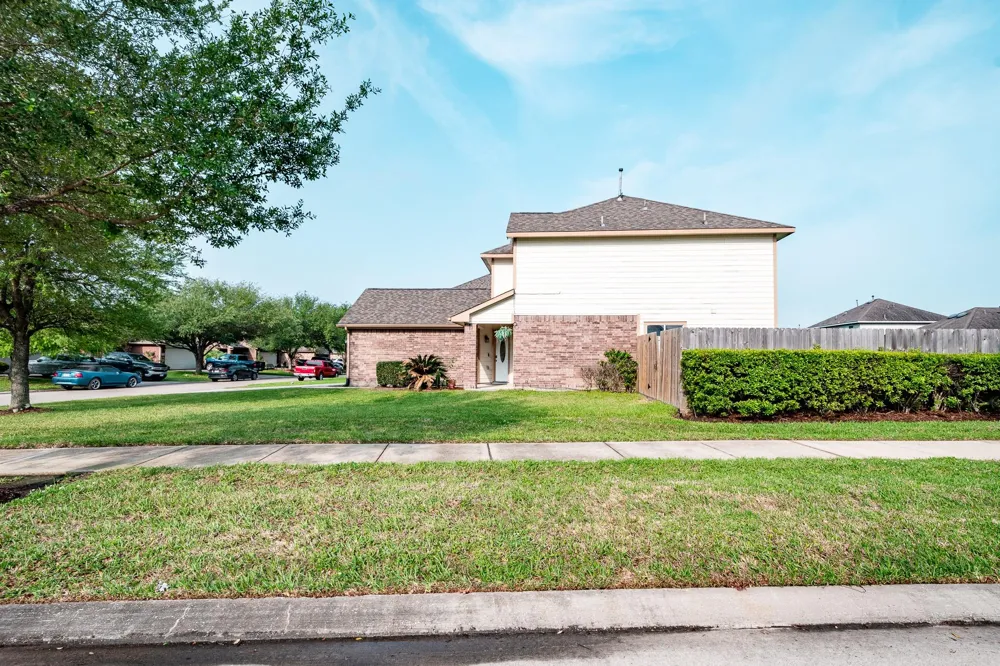 4435 Crossvine Avenue Baytown, TX 77521