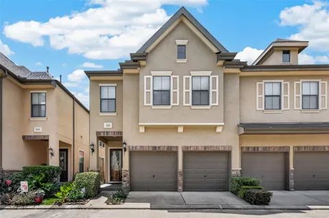3010 Royal Oaks Crest
