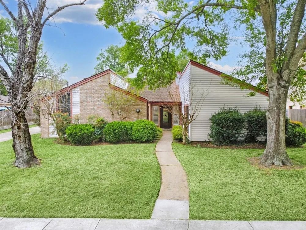 15621 Elwood Drive Jersey Village, TX 77040