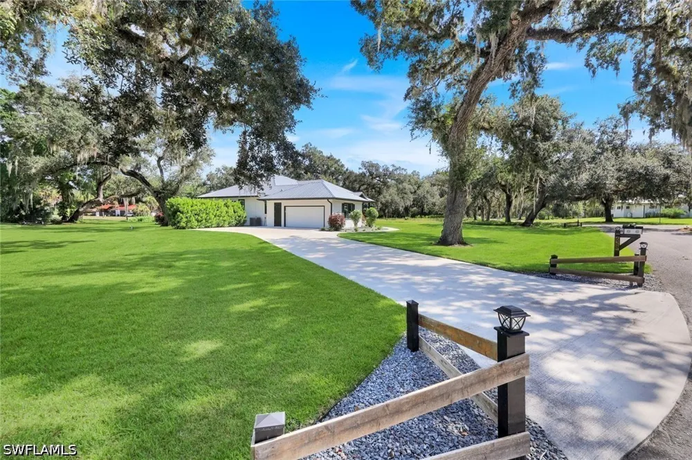 Harbor Drive Labelle, FL 33935