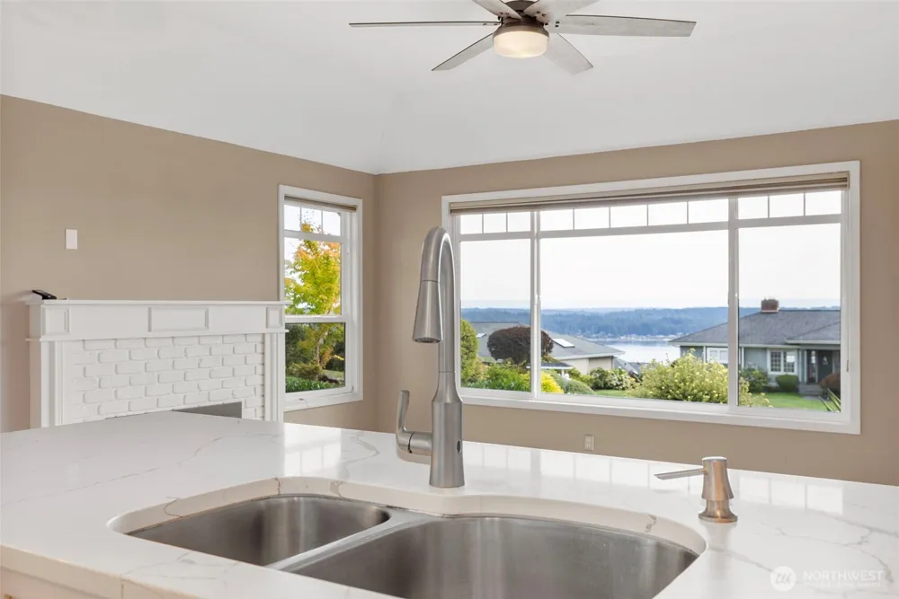 7685 Esther Place NW Silverdale, WA 98383