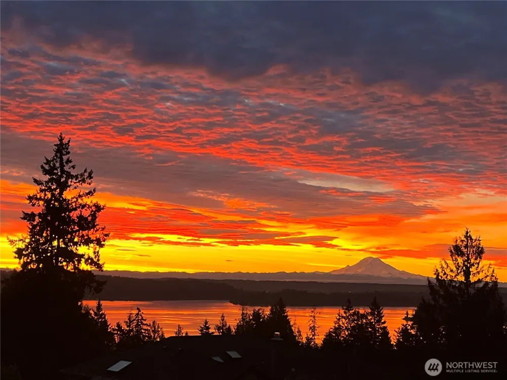 7685 Esther Place NW Silverdale, WA 98383