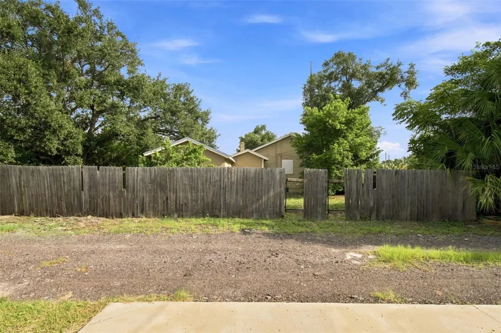 2848 EMERSON AVENUE S St Petersburg, FL 33712