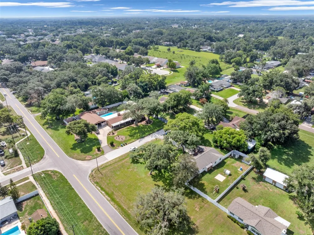 1002 KAY JEAN DRIVE Valrico, FL 33594
