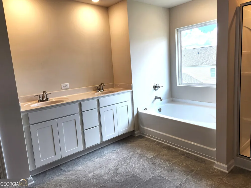 71 Umber LN Newnan, GA 30263