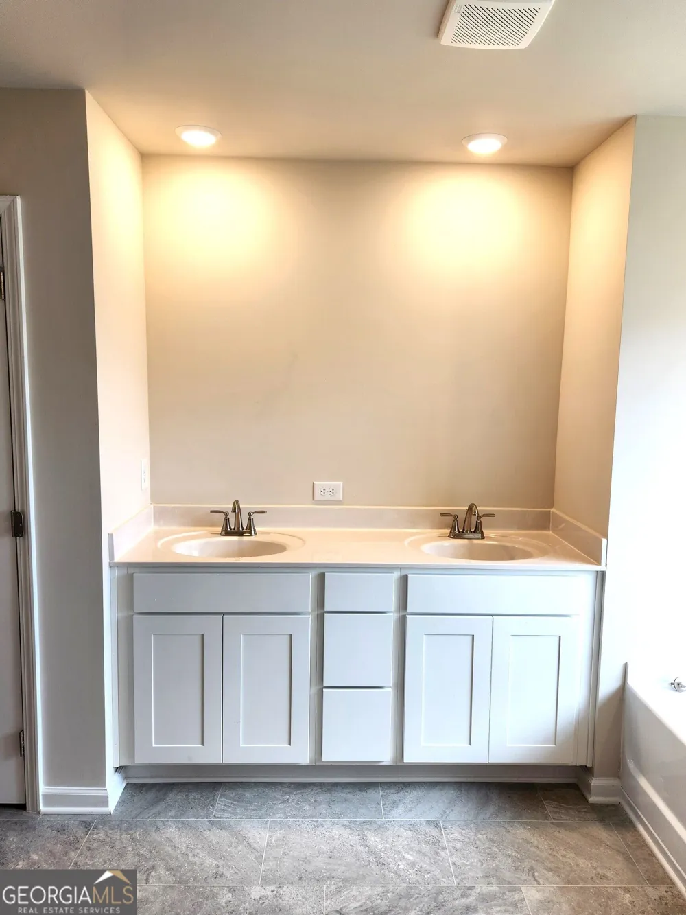 71 Umber LN Newnan, GA 30263