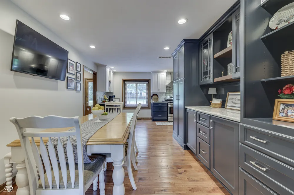 8220 Forward Pass Road Indianapolis, IN 46217
