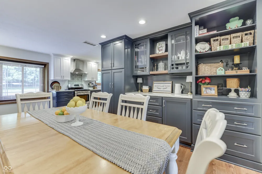 8220 Forward Pass Road Indianapolis, IN 46217