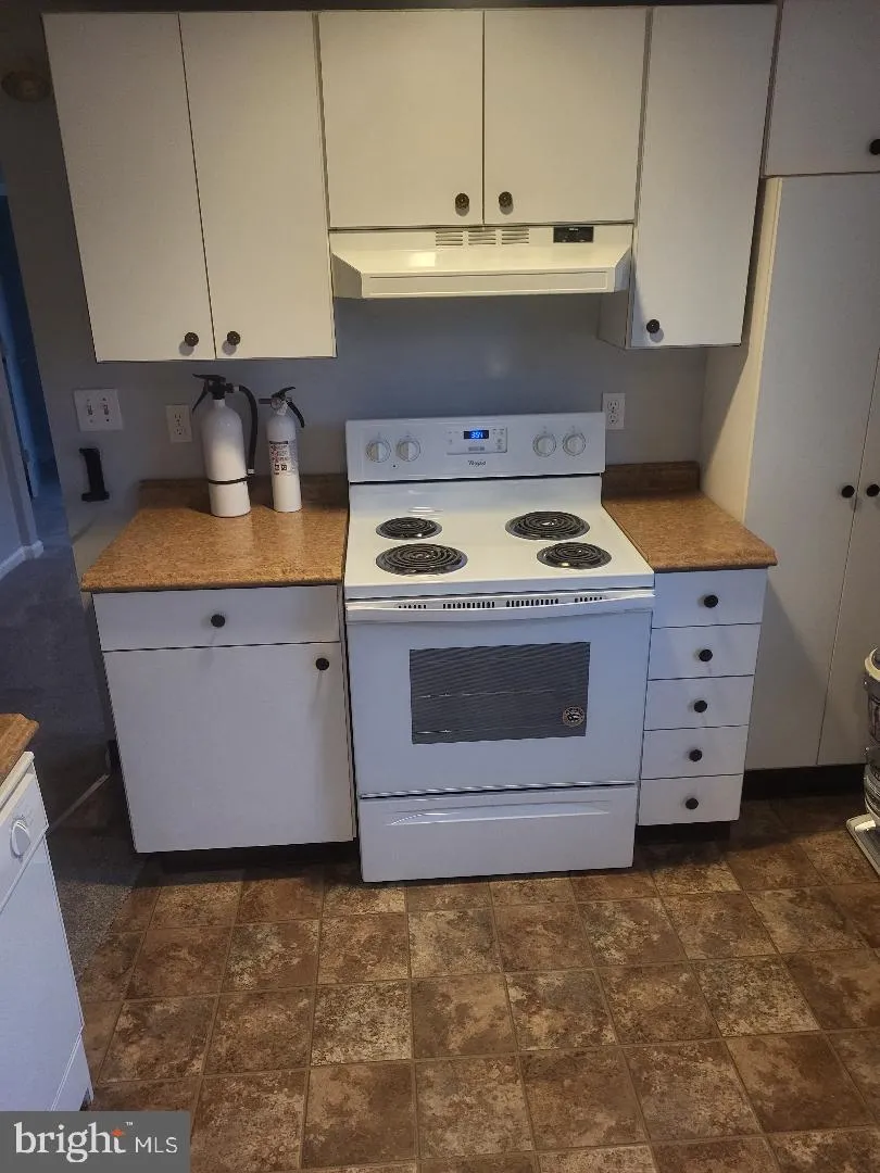 40 OAK AVENUE Marlton, NJ 08053