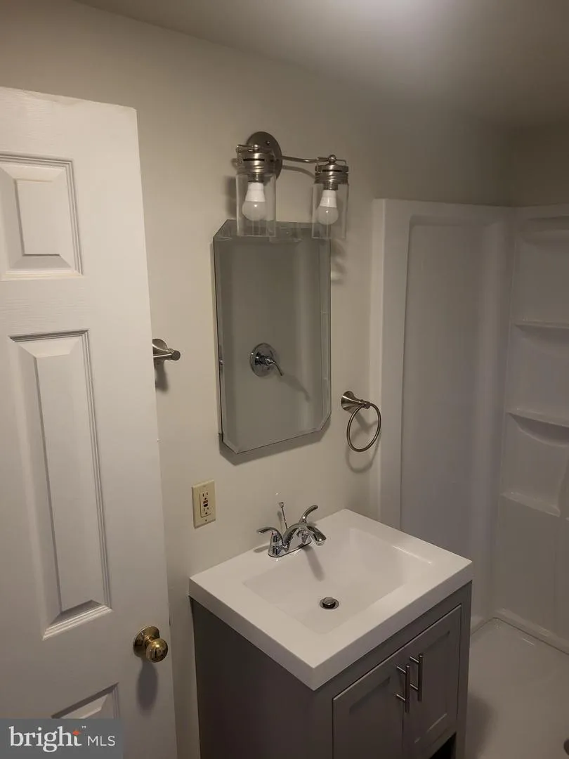 40 OAK AVENUE Marlton, NJ 08053