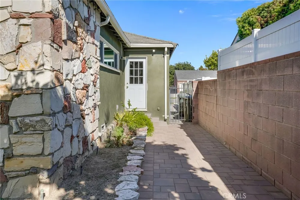 5243 Hersholt Lakewood, CA 90712