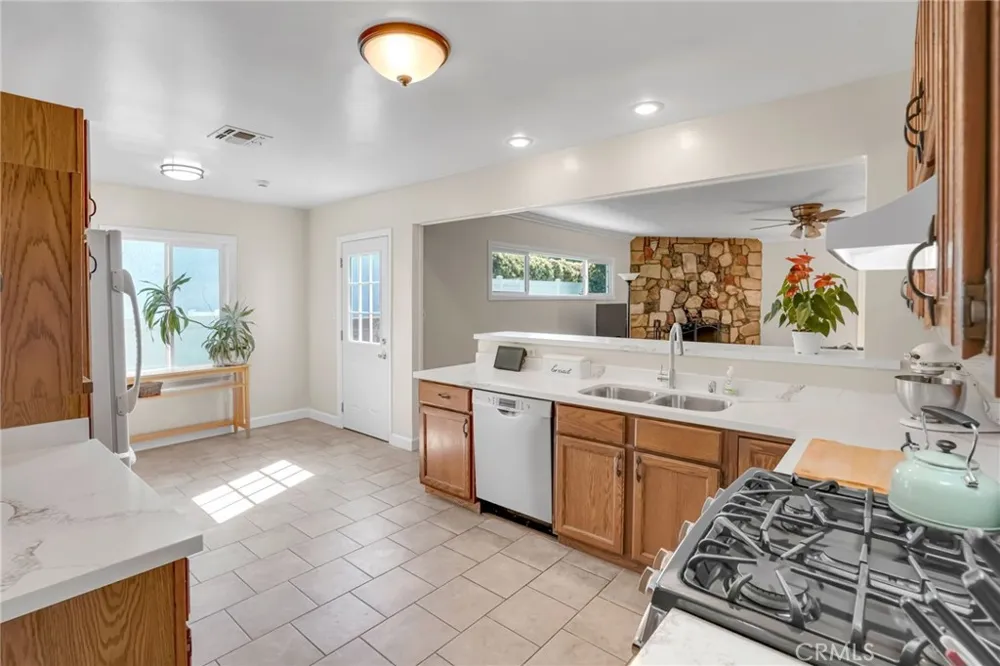 5243 Hersholt Lakewood, CA 90712