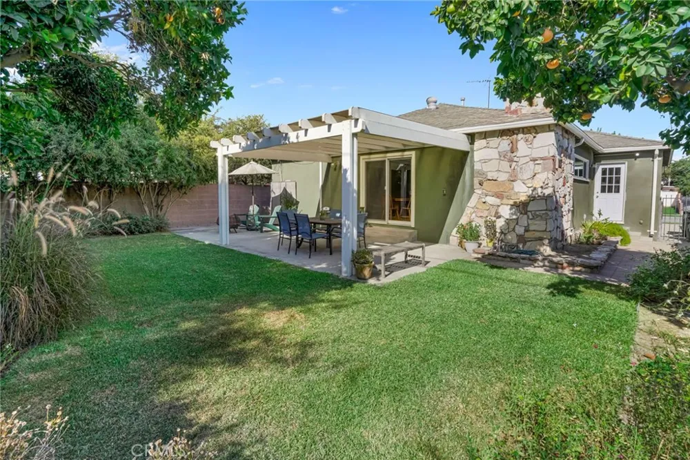 5243 Hersholt Lakewood, CA 90712