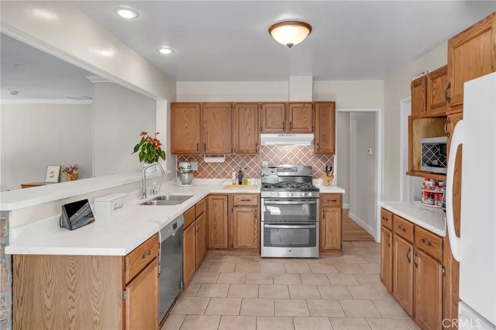 5243 Hersholt Lakewood, CA 90712