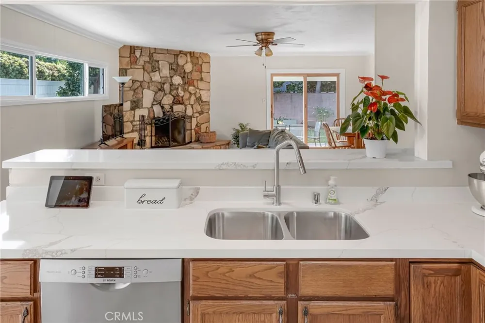 5243 Hersholt Lakewood, CA 90712