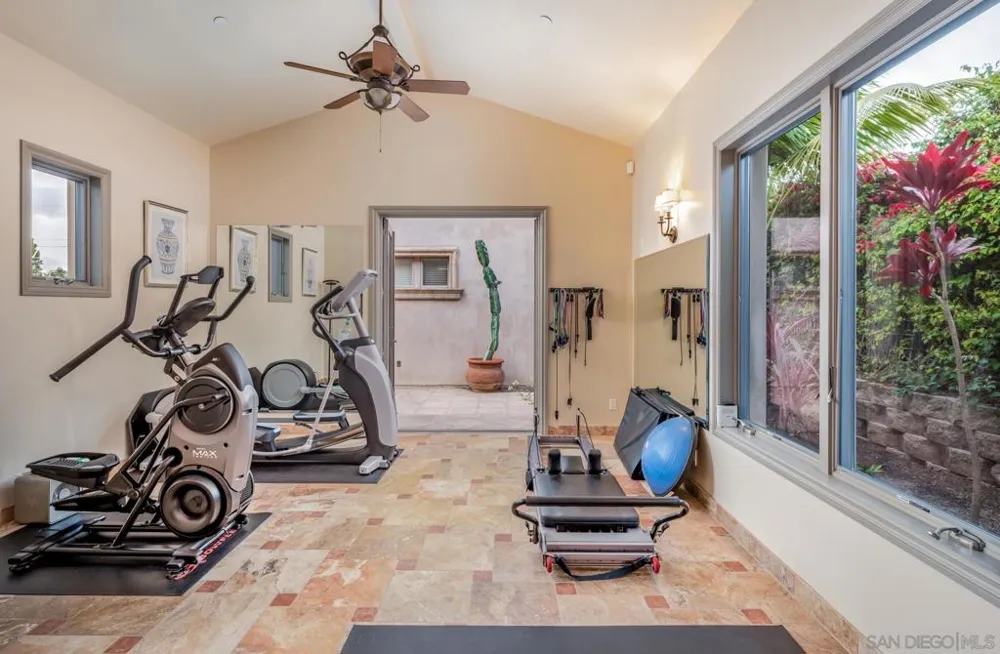 1299 Urania Ave Encinitas, CA 92024
