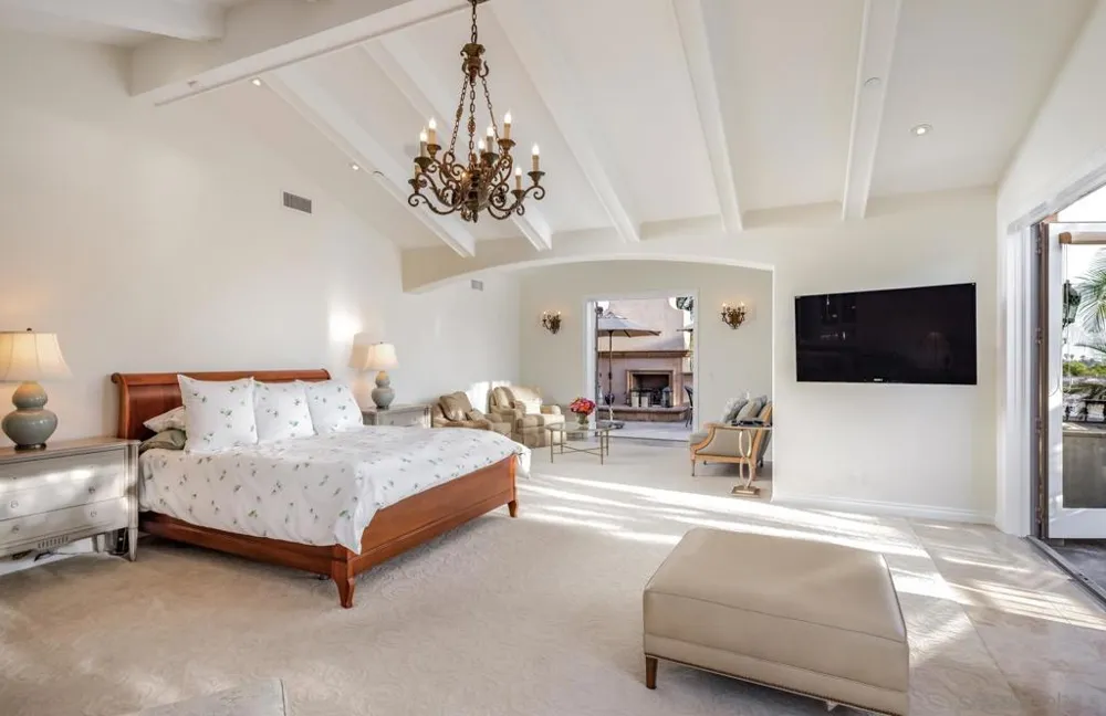 1299 Urania Ave Encinitas, CA 92024