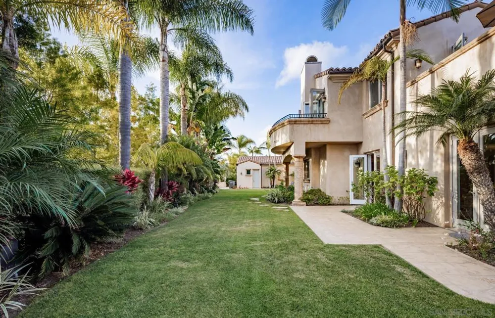 1299 Urania Ave Encinitas, CA 92024