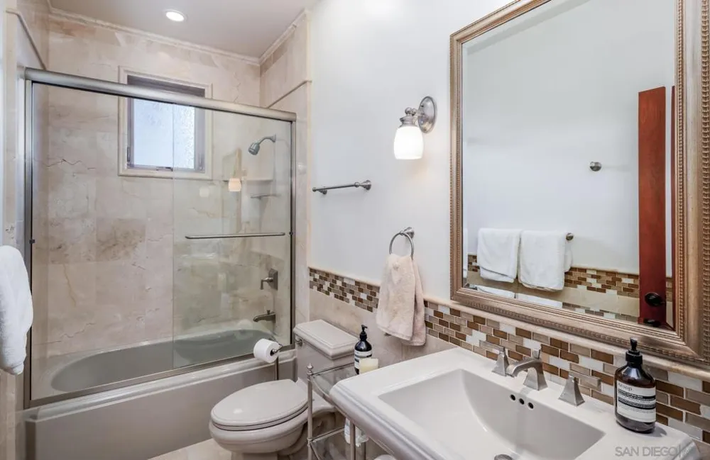 1299 Urania Ave Encinitas, CA 92024